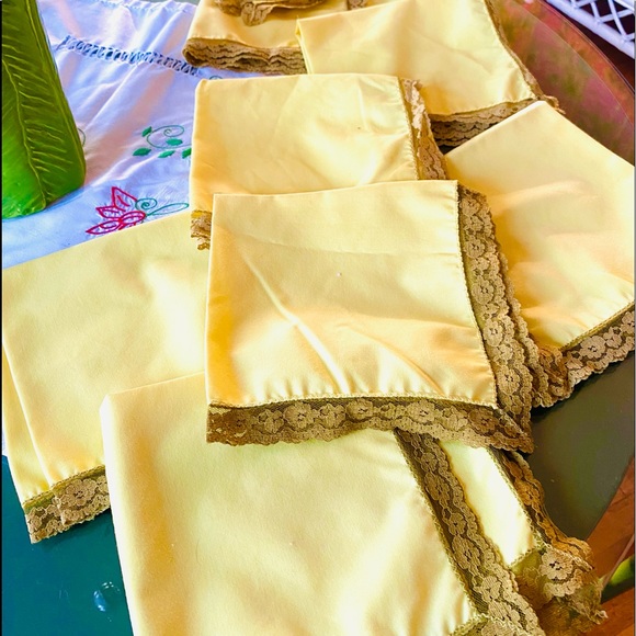 8 Vintage Yellow & Bronze Lace Trim Linen Napkins - Picture 4 of 14